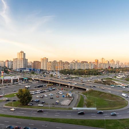 Апартаменты На Метро "Осокорки" 基輔 外观 照片